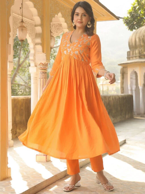 Embroidered Thread Kurta Set - Image 5