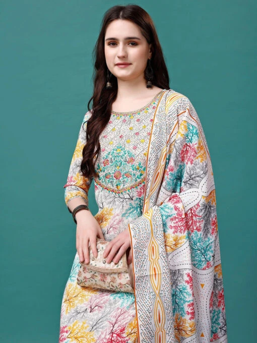 Embroidered Thread Work Kurta Set - Image 3