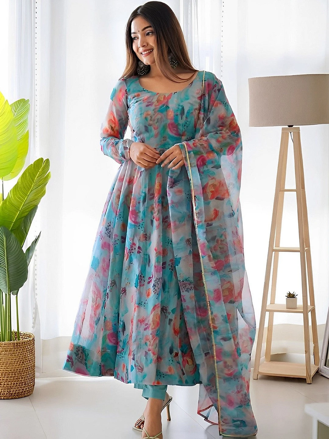 Floral Gotta Patti Kurta Set - Image 2