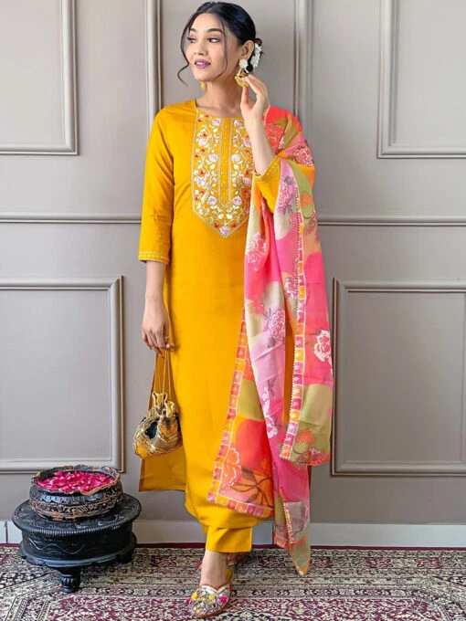 Floral Embroidered Kurta Set - Image 2