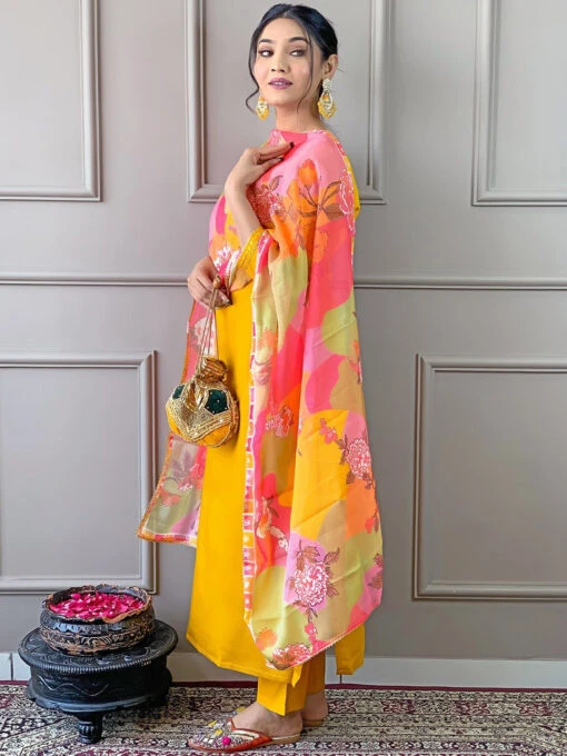 Floral Embroidered Kurta Set - Image 4
