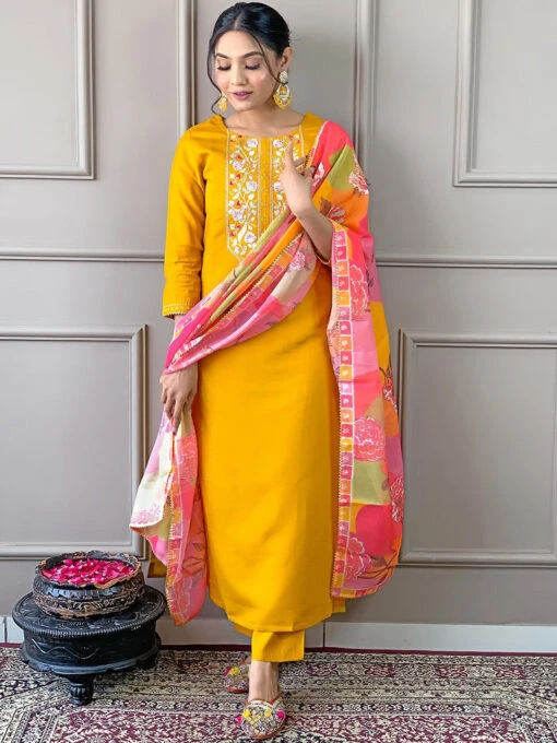 Floral Embroidered Kurta Set - Image 5