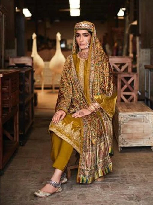 Velvet Embroidery Suit - Image 3